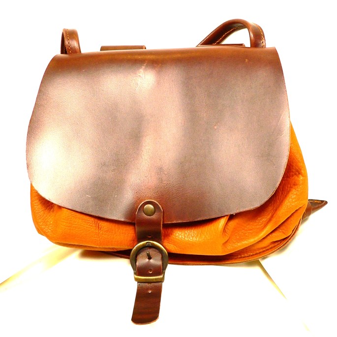 Créations médiévales artisanales à la maroquinerie LOU'K'UIR à Talence